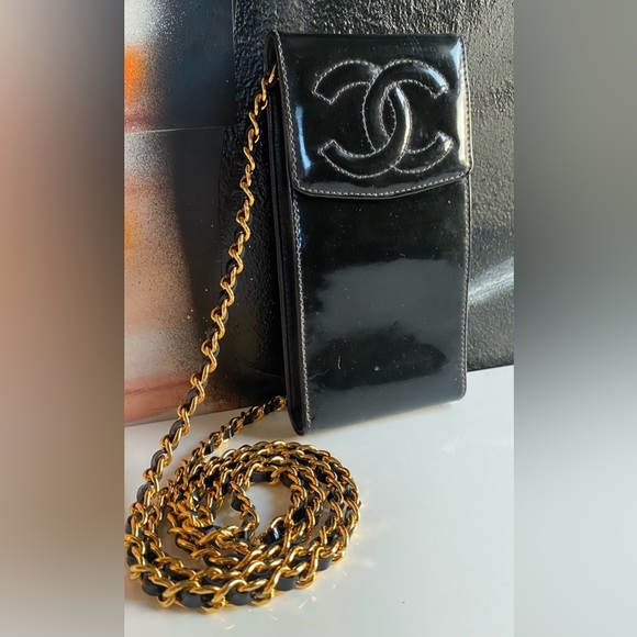 Chanel vintage patent cell phone holder - Picture 2 of 13